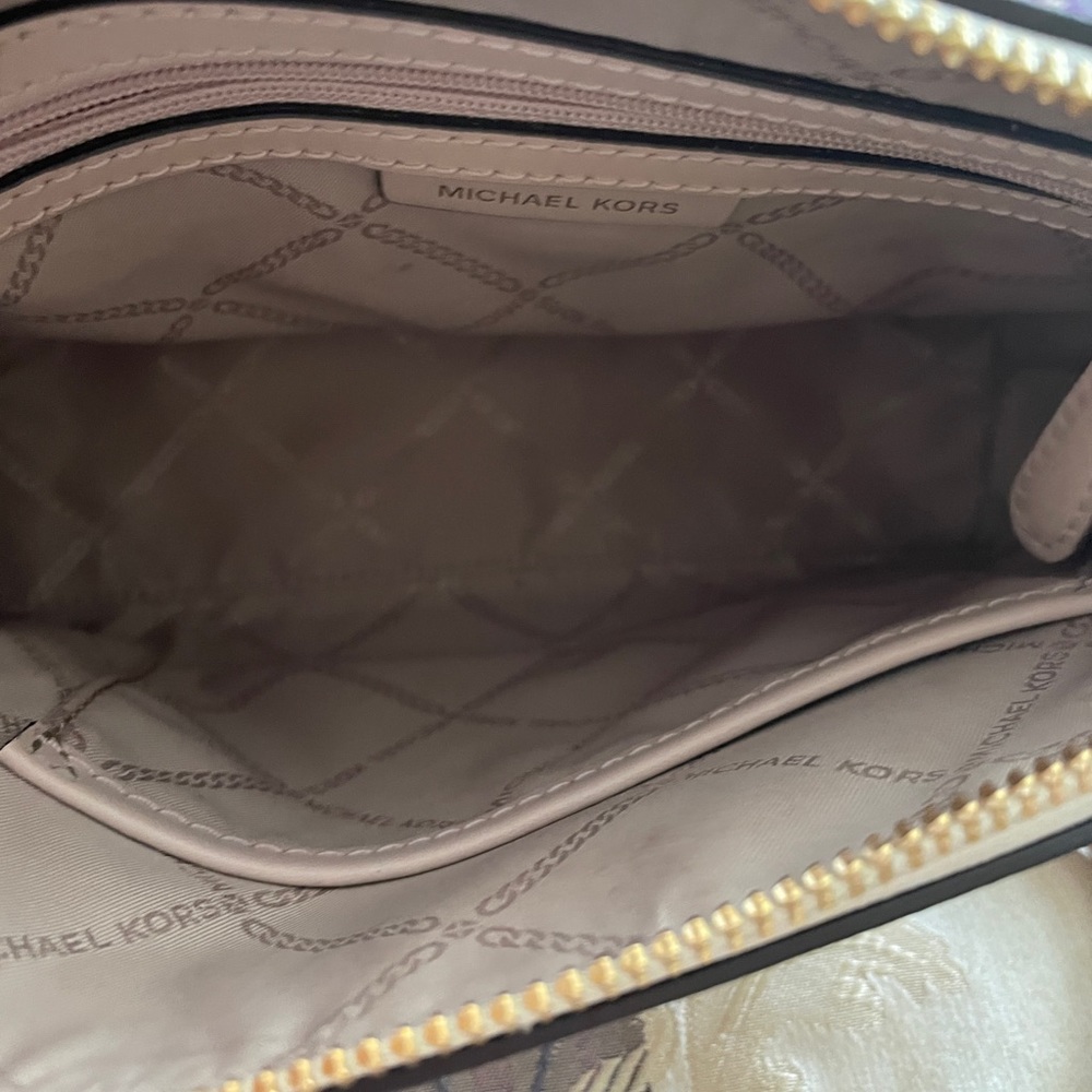 Michael Kors crossbody dome bag! So cute! New! - Picture 3 of 4